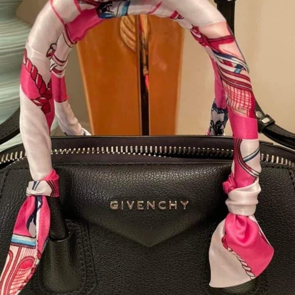 Mini Givenchy Antigona - Picture 2 of 11